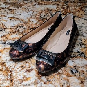 Stylish Alex Marie Leopard Print women's Flats with Bow. SZ 9M. Preowned, lovely